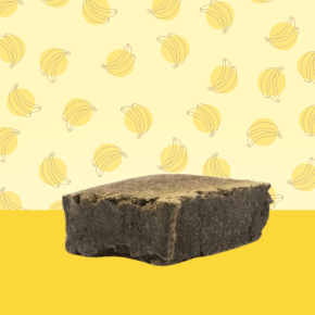 alt="Résine Banana Kush 10% – texture dense, teinte brun clair, arômes fruités et exotiques"